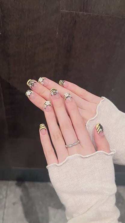 Bee Garden press-on nails with 3D bee and white flower playful designs - 360 degree product video showcase 🐝🌼