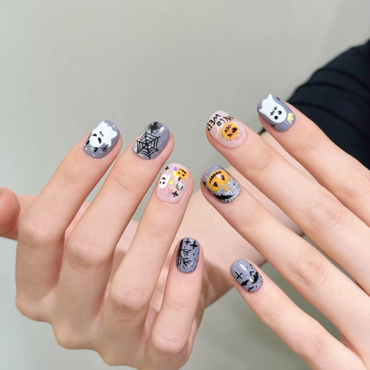 Stranger Halloween Story short oval press-on nails 3058 worn on hands